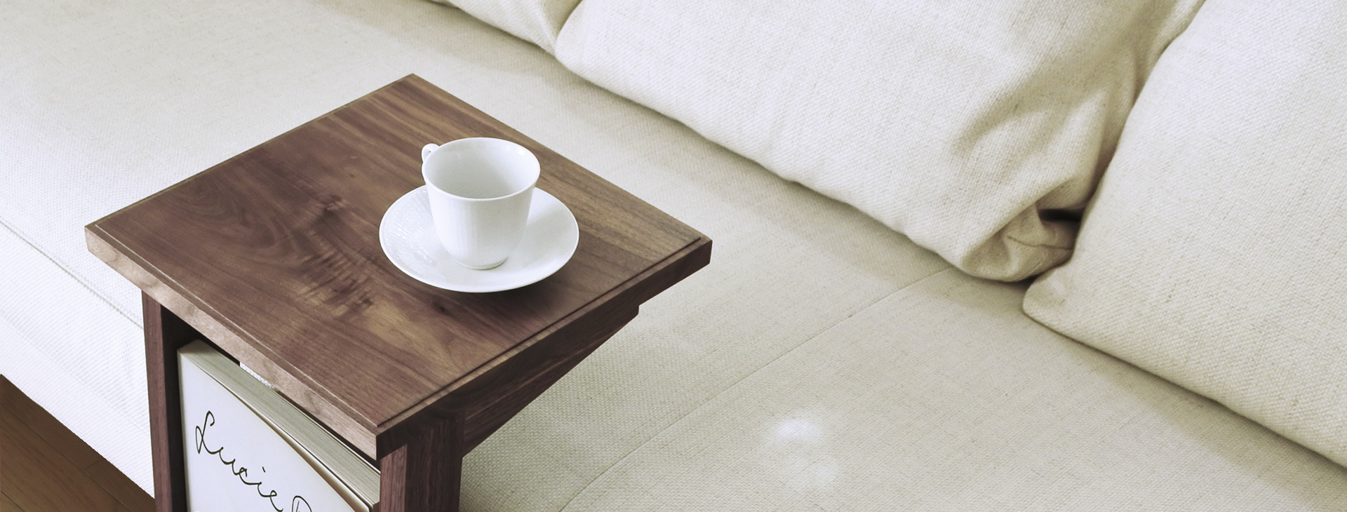 KAMAKURA TERRACE の ソファー テーブルは高さ自由にオーダー可能・本物の無垢材・鎌倉の職人が作る日本製